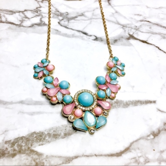 💎 Host Pick Glamorous Pastel Statement Necklace - Picture 2 of 8